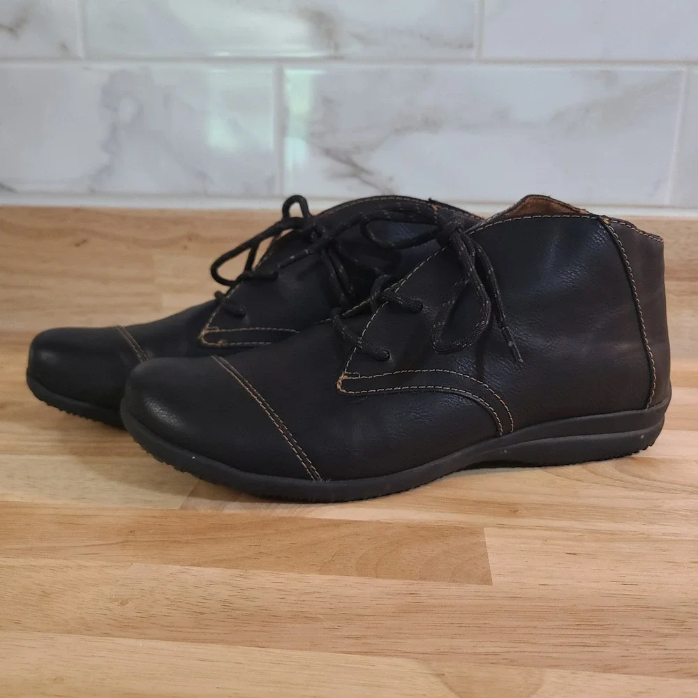 b.o.c. Sabelle Chukka Ankle Boots Women 9.5M Black Good Lace Up Cap Toe Booties - Picture 3 of 10